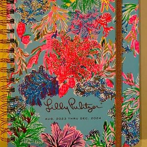 Lilly Pulitzer 23-24 planner